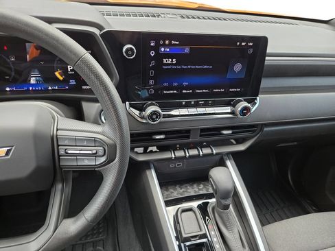 Used 2025 Chevrolet Colorado W/T w/ WT Custom Package RWD image 20