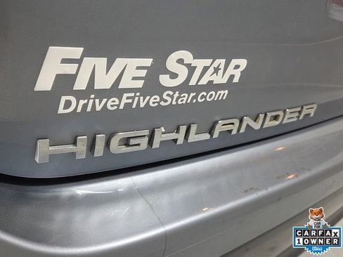 Used 2021 Toyota Highlander Limited image 12