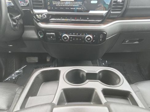 Used 2025 GMC Sierra 1500 SLT AWD/4WD image 12