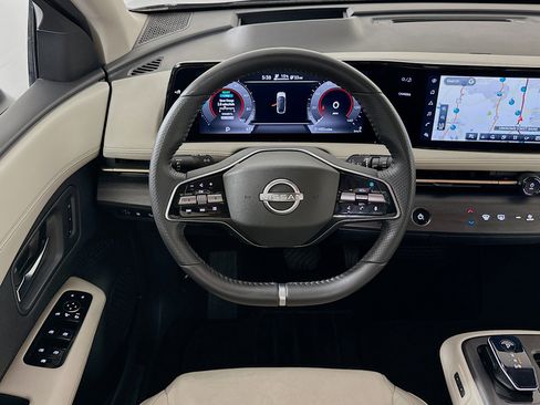 Used 2023 Nissan Ariya AWD image 18