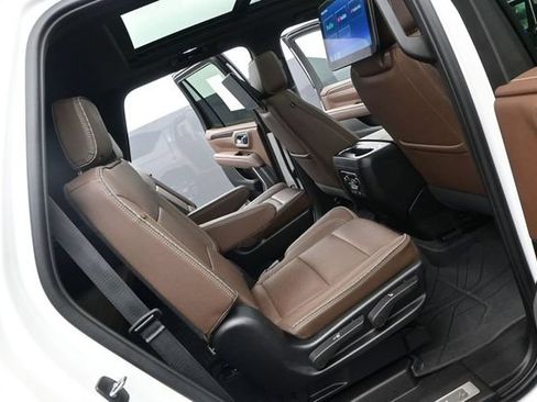 Used 2023 Chevrolet Tahoe High Country AWD/4WD image 17