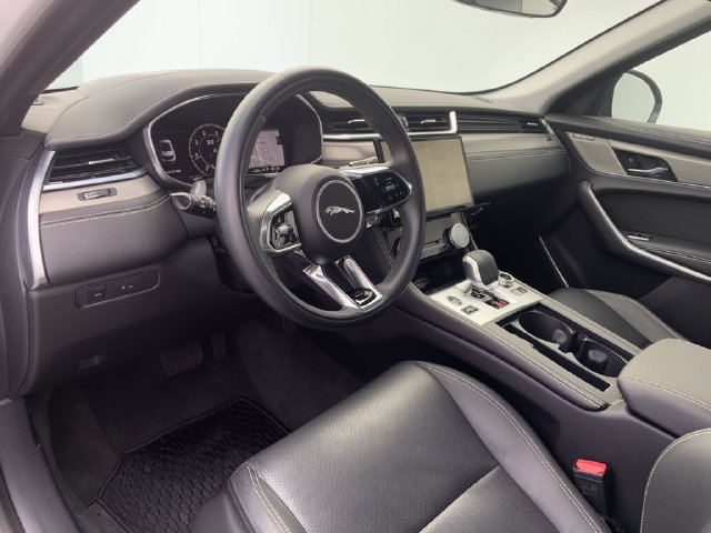 Used 2026 Jaguar F-PACE R-Dynamic S AWD/4WD image 16
