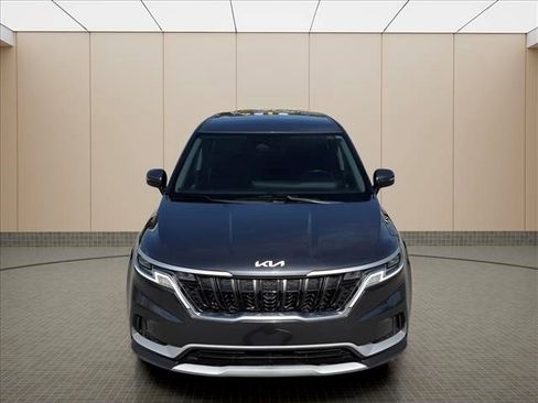 Used 2022 Kia Carnival LX FWD image 2