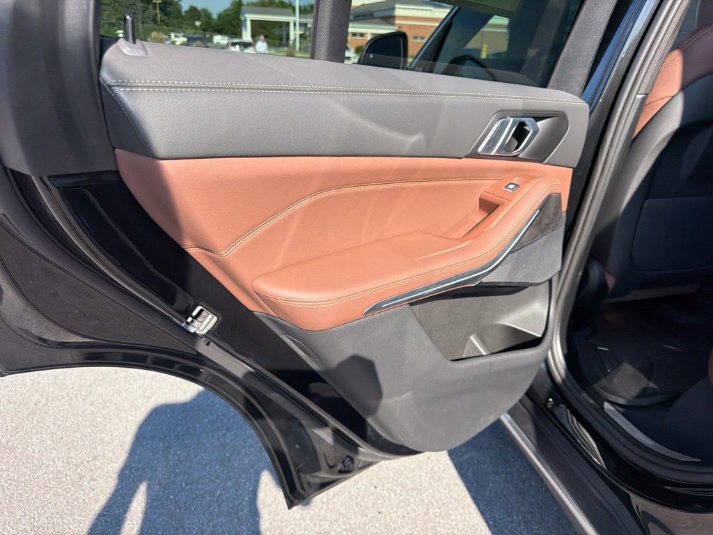 Used 2024 BMW X5 xDrive40i w/ Parking Assistance Package AWD/4WD image 13