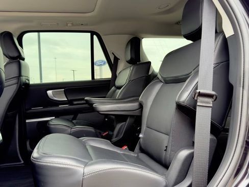 Certified 2025 Ford Expedition Platinum AWD/4WD image 18