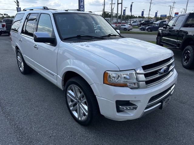 Used 2016 Ford Expedition Platinum RWD image 3