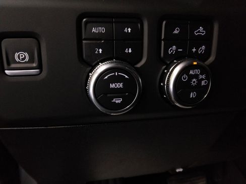 Used 2024 GMC Sierra 2500 Denali w/ Denali Reserve Package image 18