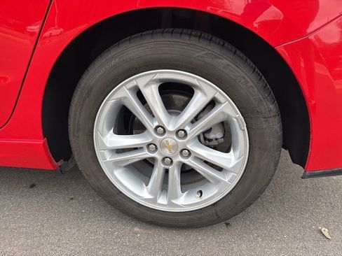 Used 2018 Chevrolet Cruze LT w/ Convenience Package image 12