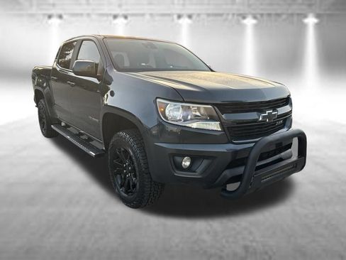 Used 2018 Chevrolet Colorado LT w/ LT Convenience Package RWD image 2