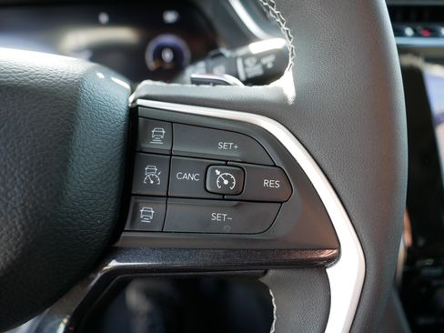 Used 2023 Jeep Grand Cherokee Laredo w/ Luxury Tech Group I image 29