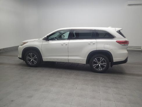 Used 2018 Toyota Highlander Plus AWD/4WD image 3