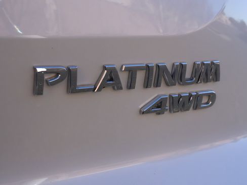 Used 2024 Nissan Pathfinder Platinum image 32
