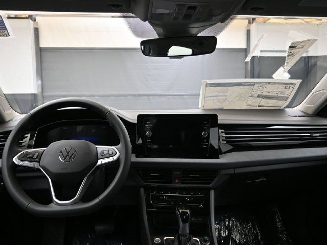 Used 2026 Volkswagen Jetta SE FWD image 21
