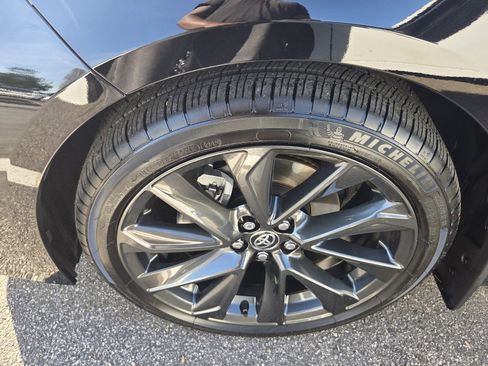 Used 2025 Toyota Corolla SE image 4