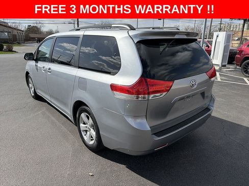 Used 2014 Toyota Sienna LE image 28