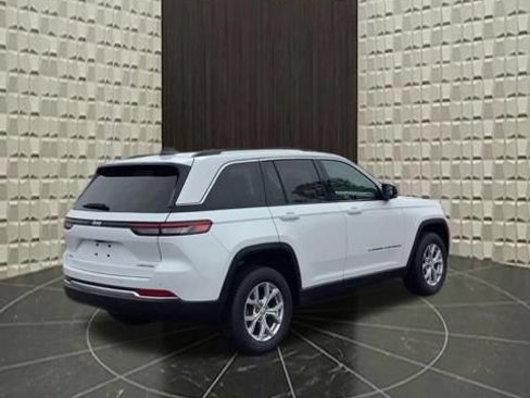 Certified 2023 Jeep Grand Cherokee Limited AWD/4WD image 3