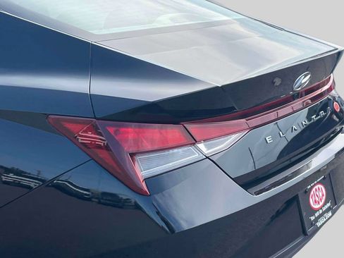 Used 2023 Hyundai Elantra SEL w/ Convenience Package FWD image 11