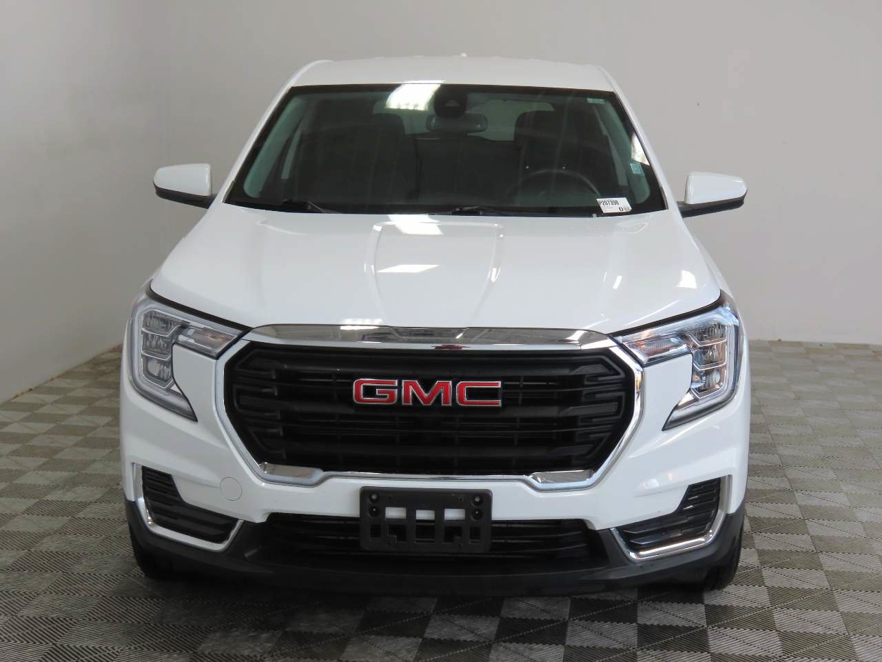 Used 2024 GMC Terrain SLE FWD image 2