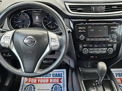 Used 2016 Nissan Rogue SV AWD/4WD image 18