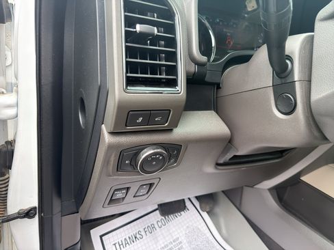 Used 2018 Ford Expedition XLT w/ Equipment Group 202A RWD image 32