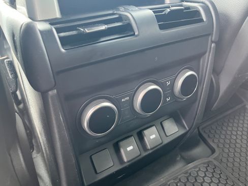 Used 2024 Land Rover Defender 130 X-Dynamic SE AWD/4WD image 12