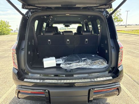 New 2025 Nissan Armada SL w/ Captain's Chari Seat Package image 34