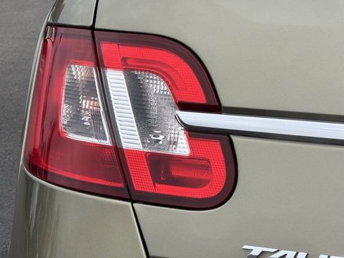 Used 2012 Ford Taurus SEL image 11