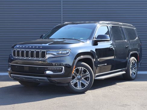 Used 2022 Jeep Wagoneer Series III w/ Flexible Seating Group AWD/4WD image 1