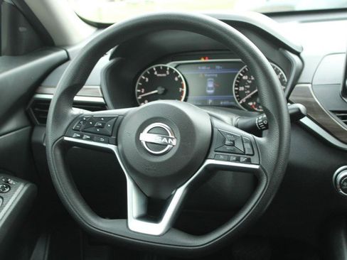 Used 2024 Nissan Altima 2.5 SV image 14