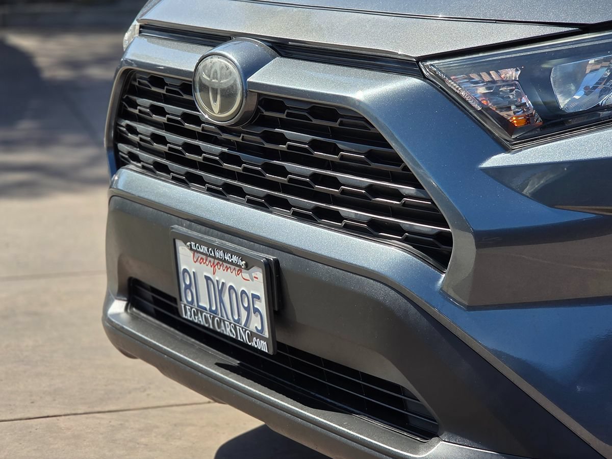 Used 2019 Toyota RAV4 LE w/ Carpet Mat Package FWD image 8