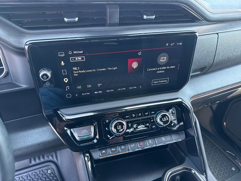 Used 2023 GMC Sierra 1500 AT4 w/ AT4 Premium Package AWD/4WD image 18