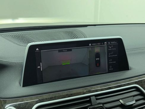 Used 2022 BMW 740i w/ Premium Package RWD image 38