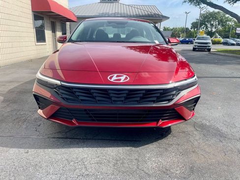 Used 2026 Hyundai Elantra SE FWD image 7