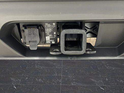 Certified 2025 Volkswagen Atlas Cross Sport SE image 33