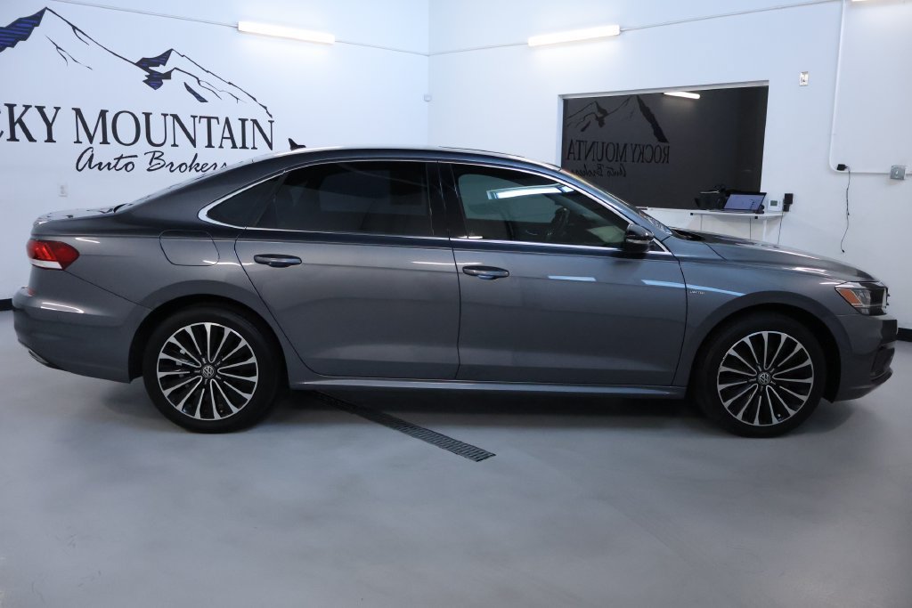 Used 2022 Volkswagen Passat 2.0T FWD image 8