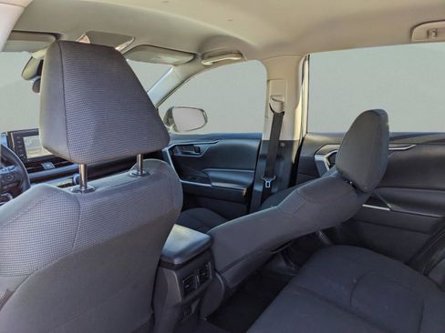 Used 2022 Toyota RAV4 LE image 22