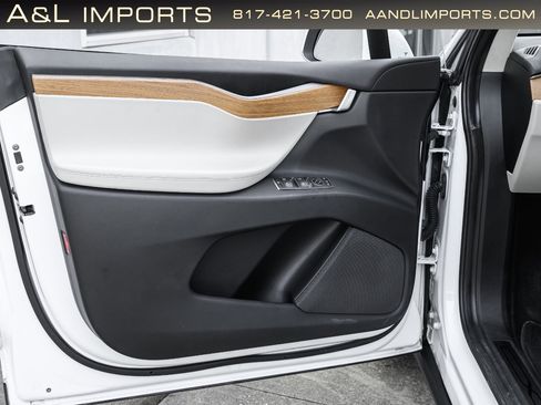 Used 2018 Tesla Model X 75D image 50