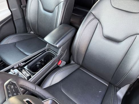 Used 2025 Jeep Compass Limited image 36