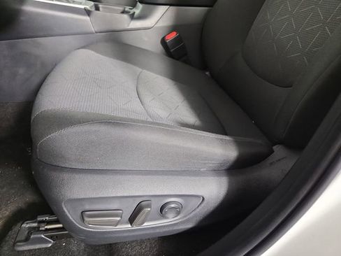 Used 2025 Toyota RAV4 XLE image 30