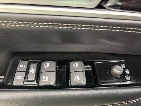 Used 2024 Jeep Wagoneer L Series III w/ Premium Group I AWD/4WD image 32