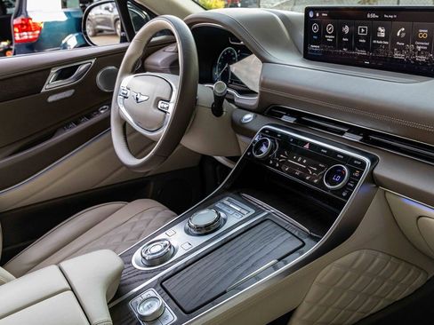 Used 2024 Genesis GV80 3.5T w/ Prestige Package image 28