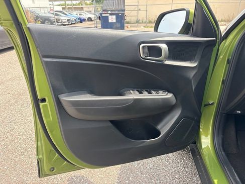 Used 2024 Hyundai Venue SEL FWD image 10