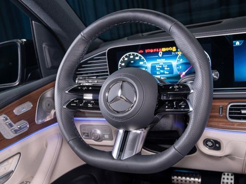 New 2026 Mercedes-Benz GLS 580 4MATIC image 16