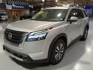 Used 2025 Nissan Pathfinder SL AWD/4WD video 1