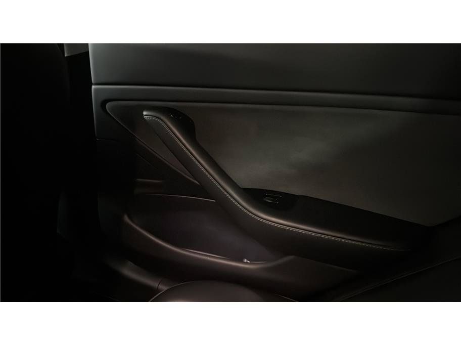 Used 2018 Tesla Model 3 Long Range RWD image 17