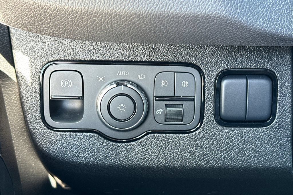 Used 2025 Mercedes-Benz Sprinter 2500 image 22