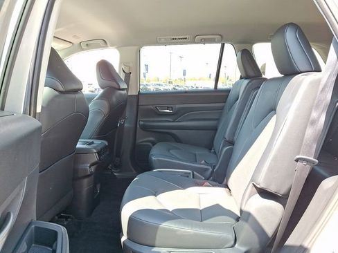 Used 2025 Toyota Grand Highlander AWD image 10