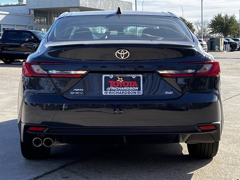Used 2025 Toyota Camry SE image 5