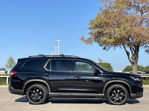 Used 2025 Honda Pilot Black Edition image 3
