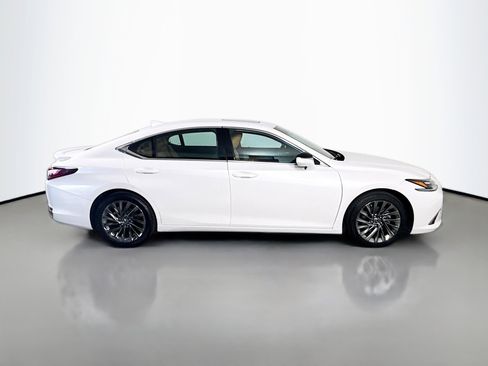 Used 2024 Lexus ES 300h Ultra Luxury image 11